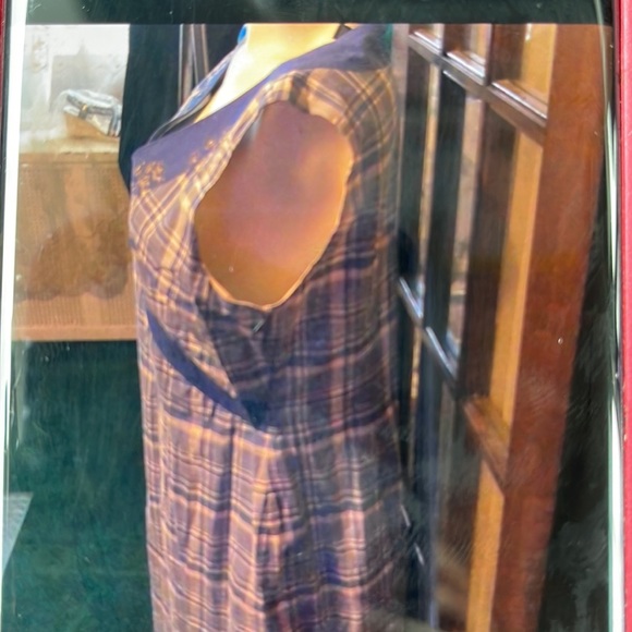 BOSTON DESIGN STUDIO WOMEN 16 BLUE AND WHITE PLAID SLEEVELESS V-NECK DRESS - Picture 3 of 8